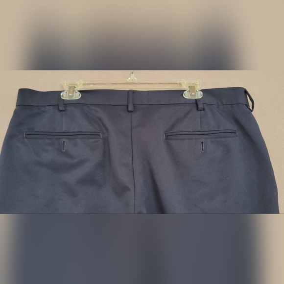Van Heusen Traveler Dress Pants Men’s 38x30 Navy Blue Flat Front Pre-Owned - Picture 4 of 8